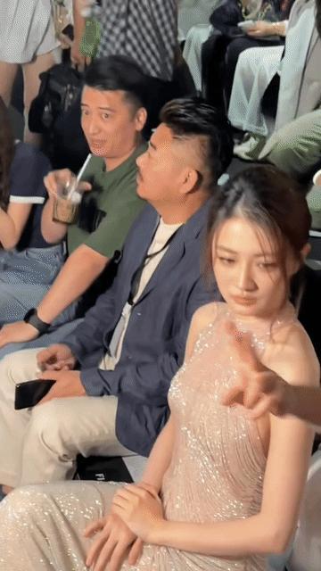 这位身穿绿色T恤的哥是被徐璐的美貌震撼了吗？感觉有点失态了，整个人的言行举止已经