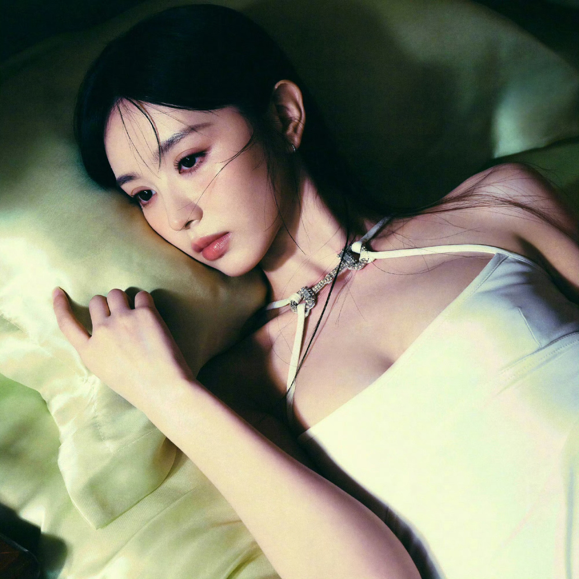 田曦薇基因彩票彻底被小田家的遗传基因折服了！翻看她和父母的同框合照，完美融合父