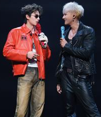 从摸头、拍背再到公主抱，黄子韬以及王鹤棣二人之间的互动，藏着娱乐圈当中最为稀缺的东西。两位气场足足有
