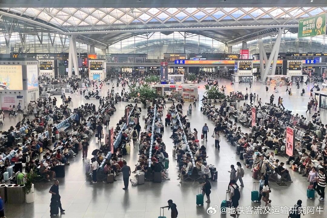 【广州铁路暑运过半，国铁广州局发送旅客5892.5万人次】（2026）截至8月