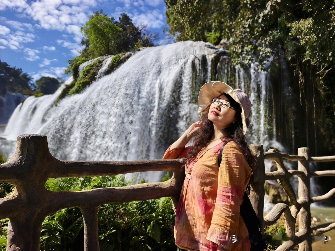 发一张图片证明你去过德天跨国瀑布德天瀑布横跨两国，是世界第二大跨国瀑布！