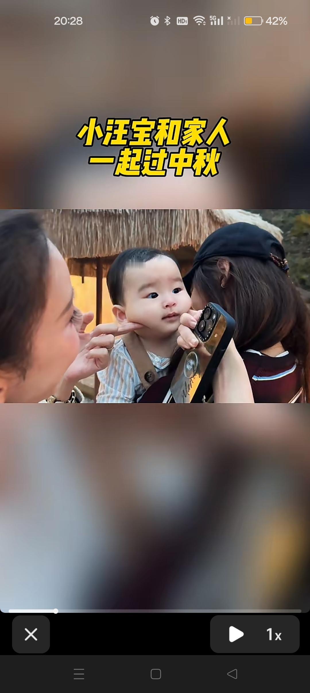 可爱的小汪宝来喽😍肉嘟嘟的小脸蛋😘姨姨在捏他的小脸蛋！