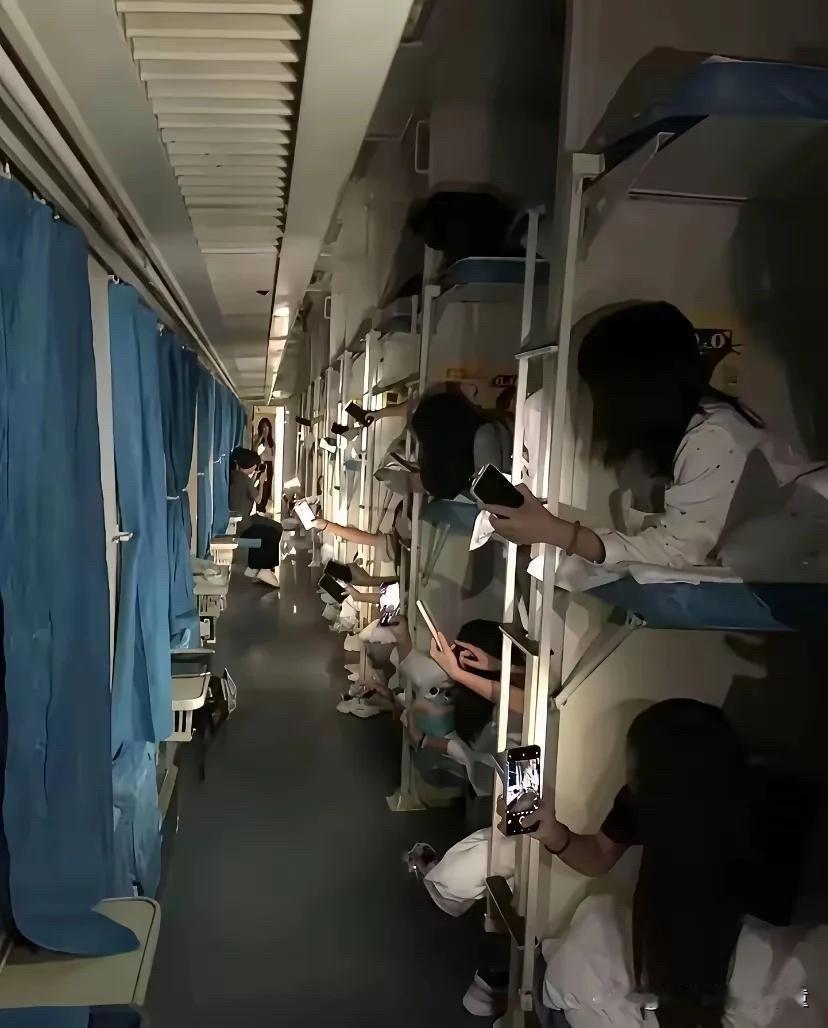 猜猜车厢里是什么味道？香水味还是萝卜味香水味道气味感拉满刺鼻味道甜系车