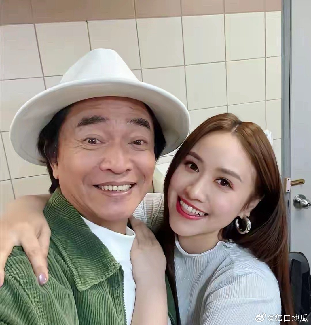 吴宗宪的家庭成员简介:妻子:张葳葳，62岁，先前和姐姐在中国台北开发廊，结