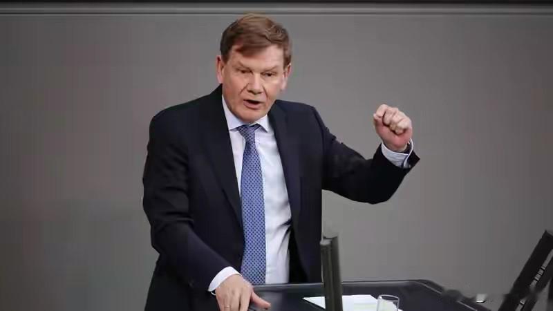 终于认怂了！德国外长打电话道歉求访华，王毅外长这次说的话很重，中国曾经无条件支