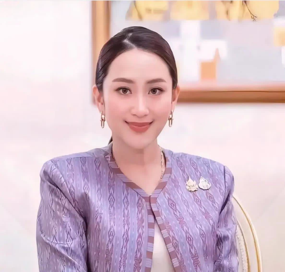 万万没想到吧？佩通坦事件给我们上了一课，任何场合任何场面，自己的言行举止都要