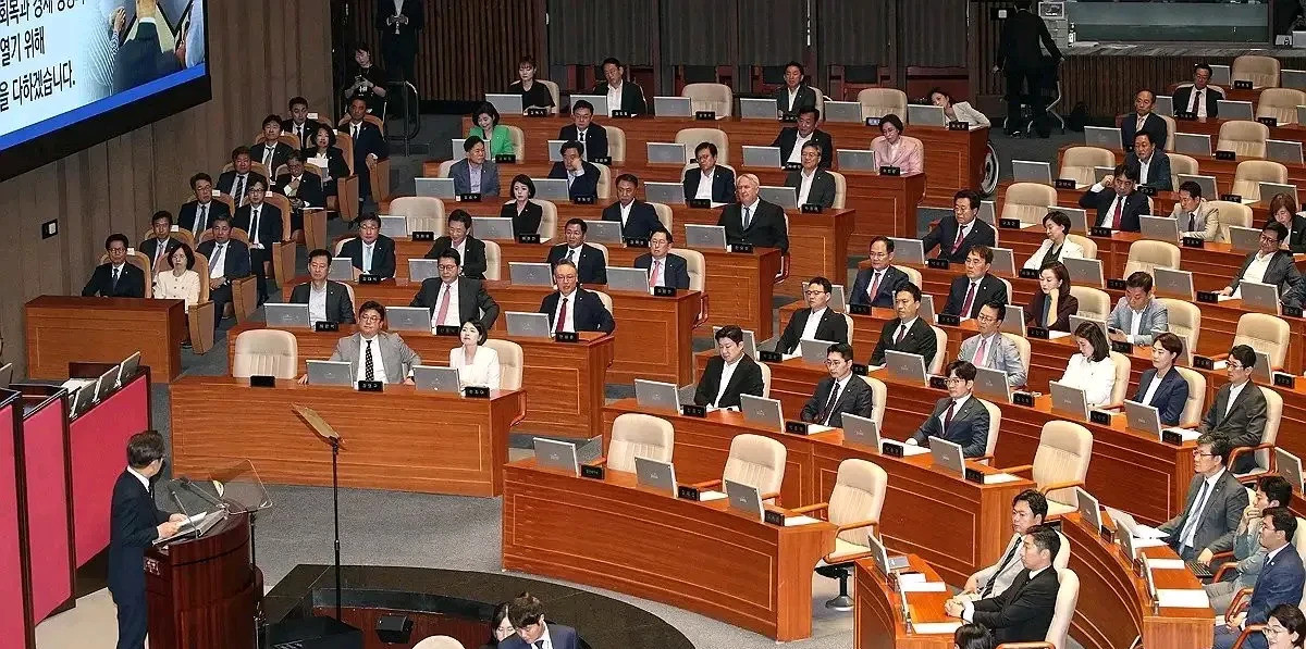 李在明去国会：走个过场，意思意思啥？韩国总统李在明跑去国
