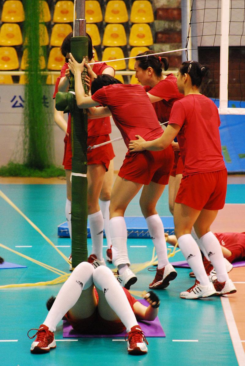 季雨潇缺席是真“请假”吗？三员老将归队了，像是中国女排的一场及时雨！二传刁琳