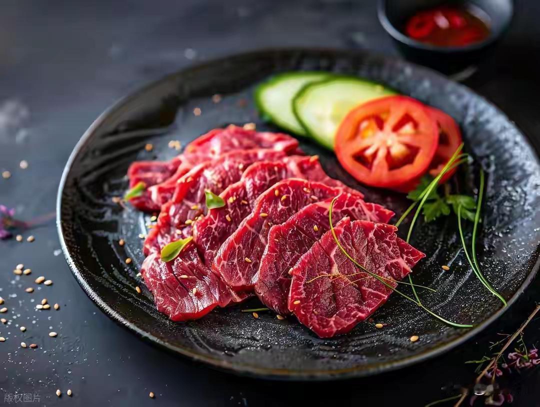 “牛肉自由”突然降临：超市29.9一斤的背后，不是老天赏肉，而是“牛界内卷”杀疯