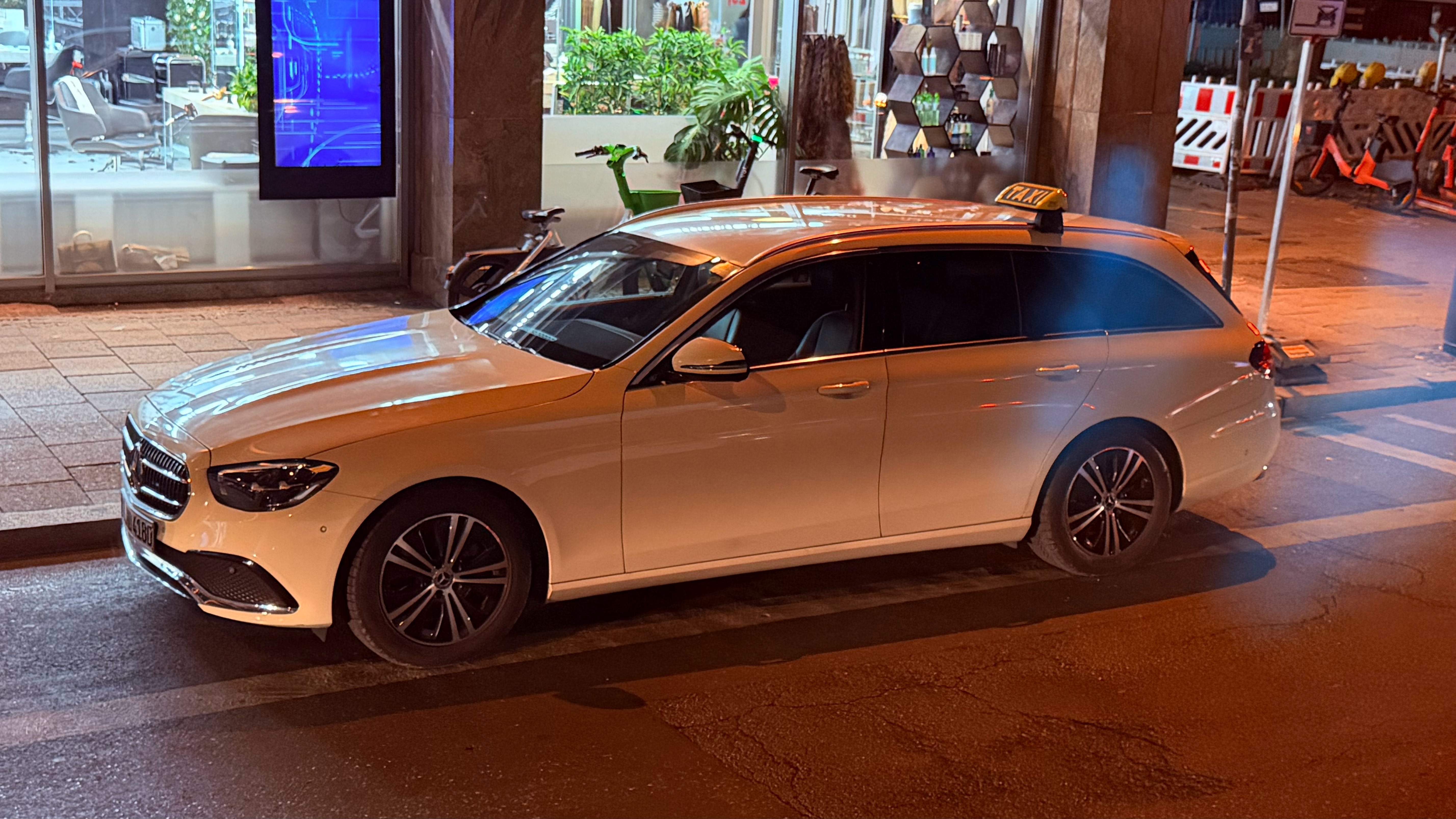 你受的了吗？满大街E旅！TAXI[捂脸哭][捂脸哭][捂脸哭]​​​