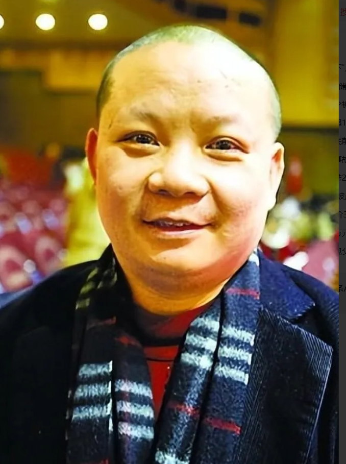 重庆一个亿万富豪名叫郭家富，曾花6000多万给员工们买房子，送员工十几辆保时捷，而等他破产后，却没想
