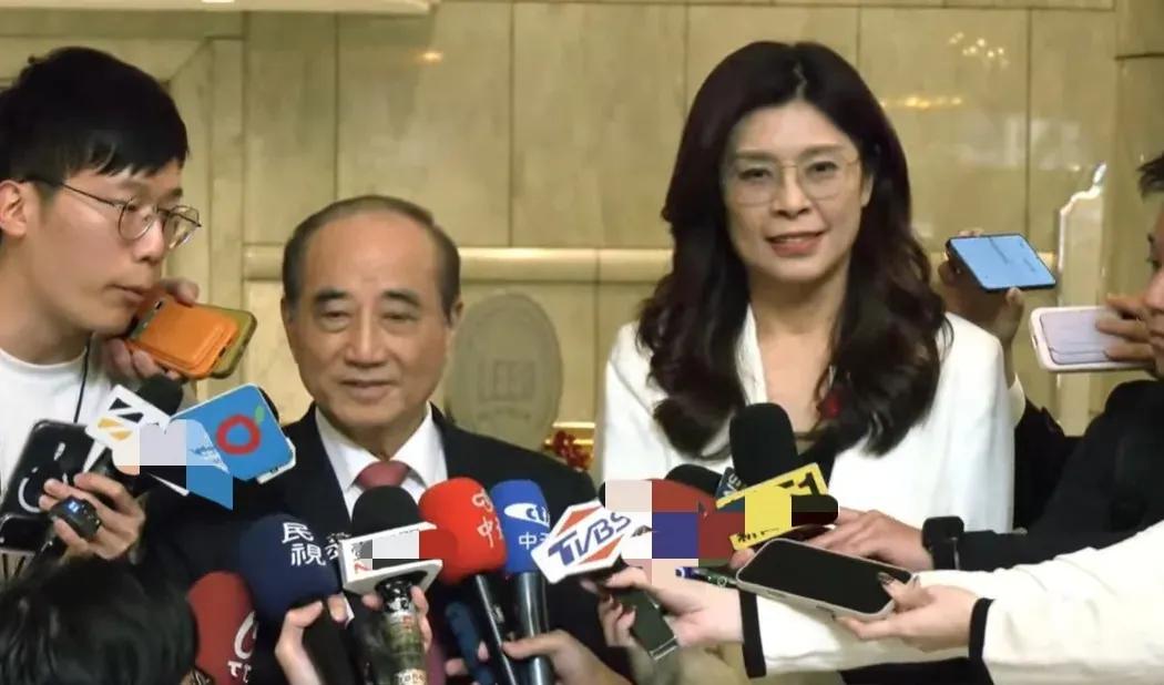 国民党摊牌了，延期军购特别条例协商。据报道，国民党紧急发函，要将军购特别条例协商