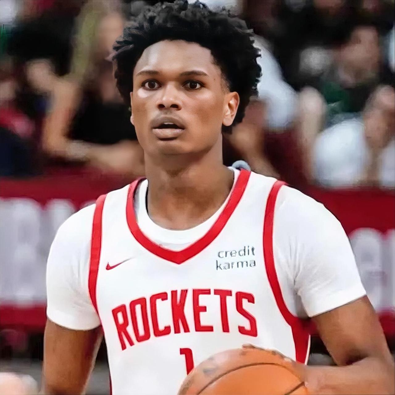 火箭今天大比分拿下太阳，我突然发现一个细节，就是阿门投三分是不撅屁股的。