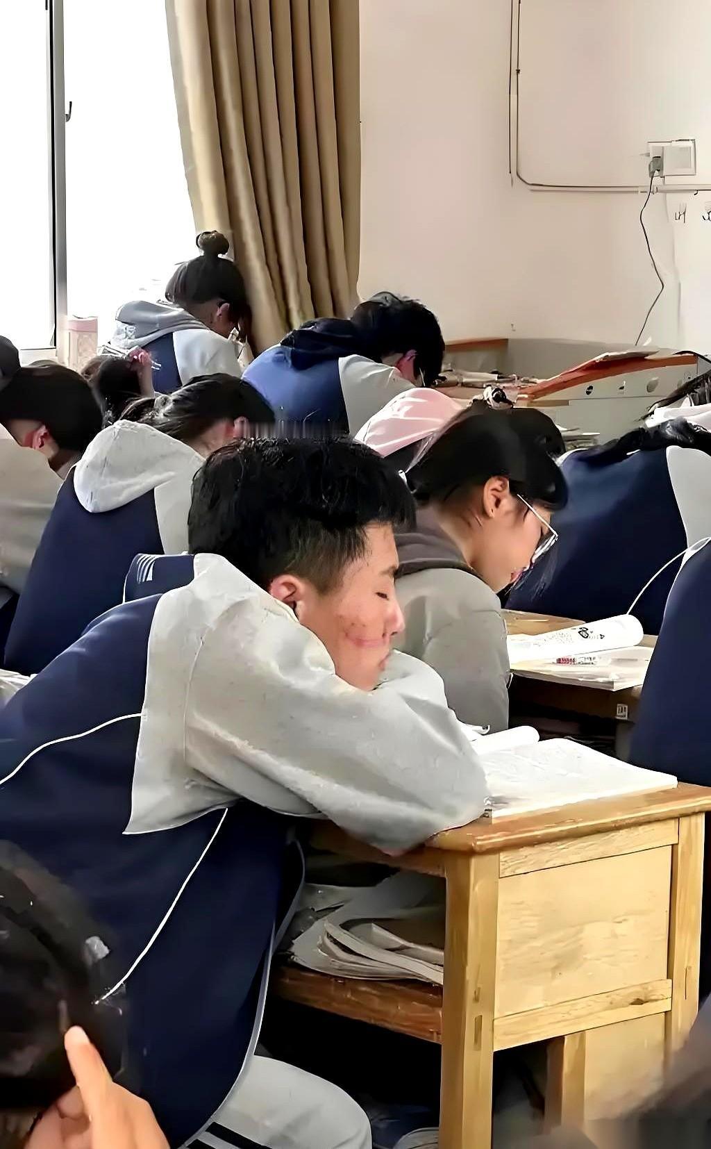 “你要是敢扣我这1分，以后这孩子上我的课，你来管！”我看到这句话的时候，心里就