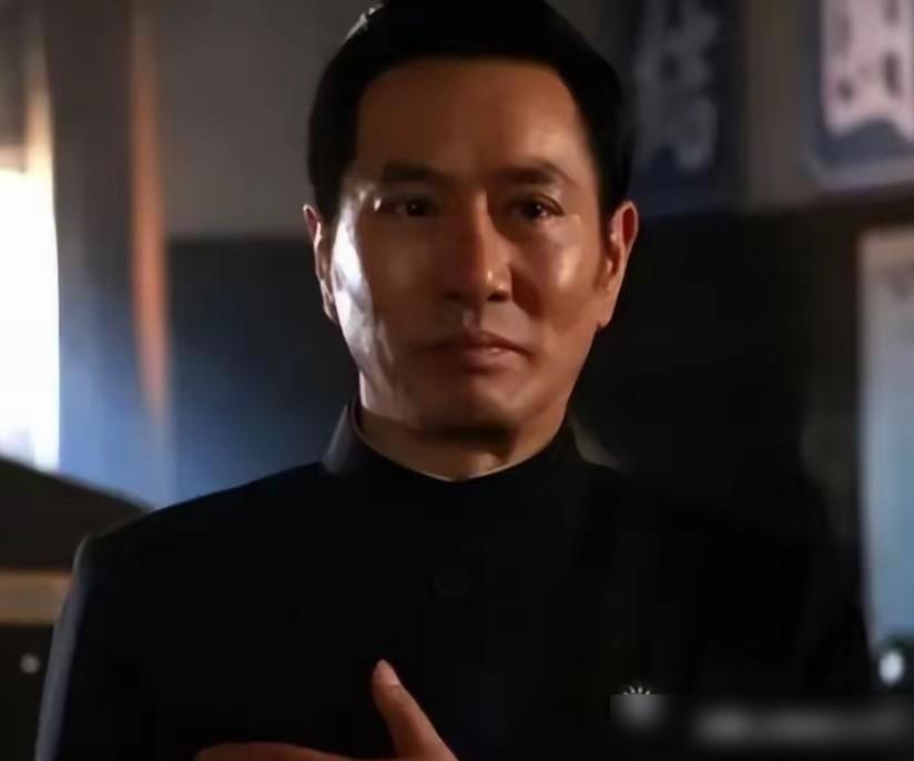 好家伙，现在连演毛人凤都得是“特型演员”了？张晞临老师演得确实不差，但总感觉