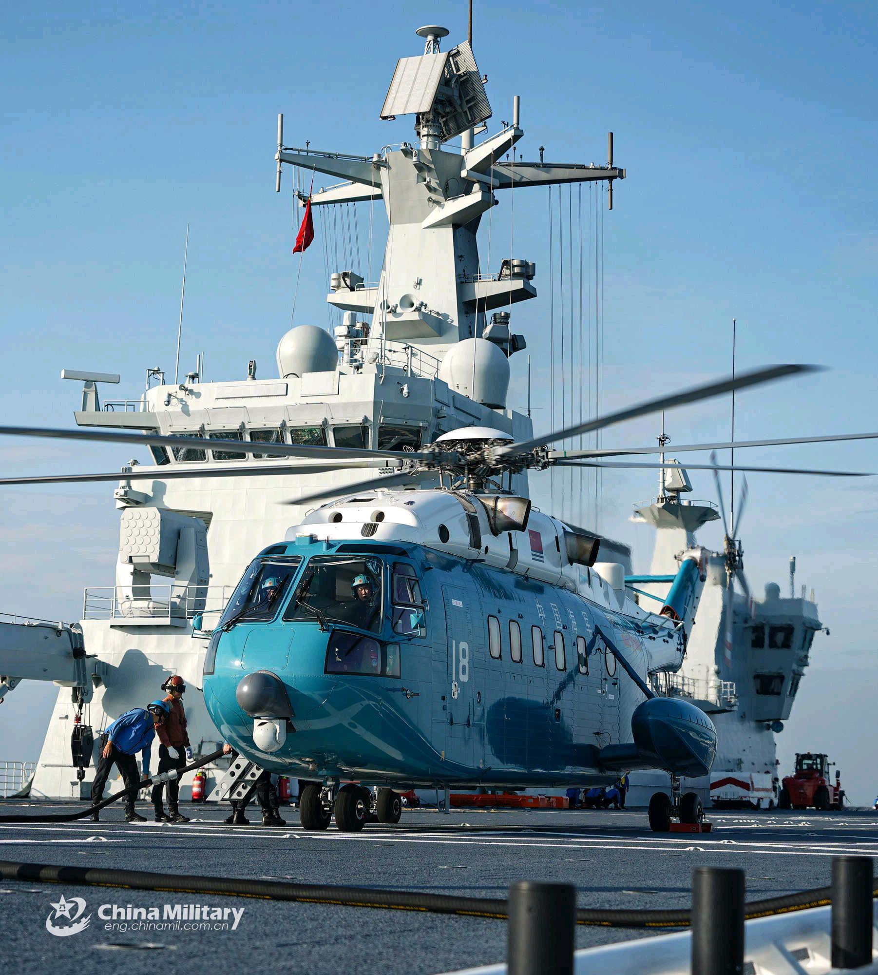 好图，直-18vip机在075湖北舰湖北舰的舰岛，和海南舰/广西舰/安徽舰的有