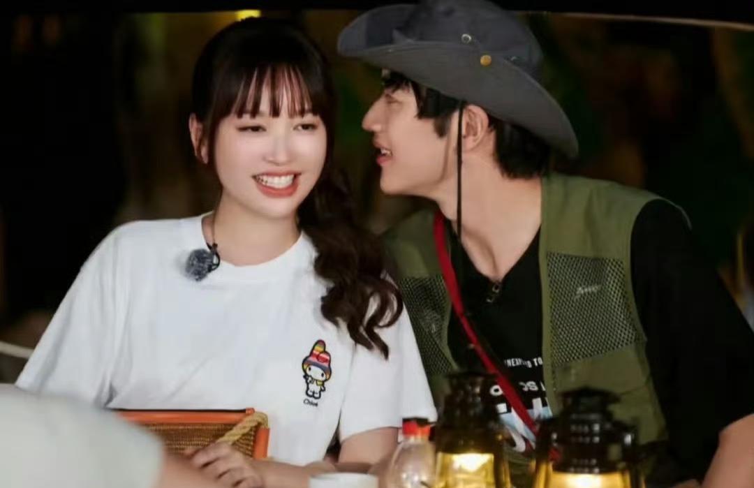 金莎说“爱情不该被年龄定义”，但没人问她“该被什么定义？”。那个小她19岁的