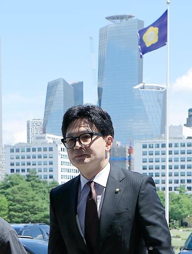 6月5日，韩国无党派议员韩东勋正式重返国会履职。别看他现在已经被国民力量党开除，