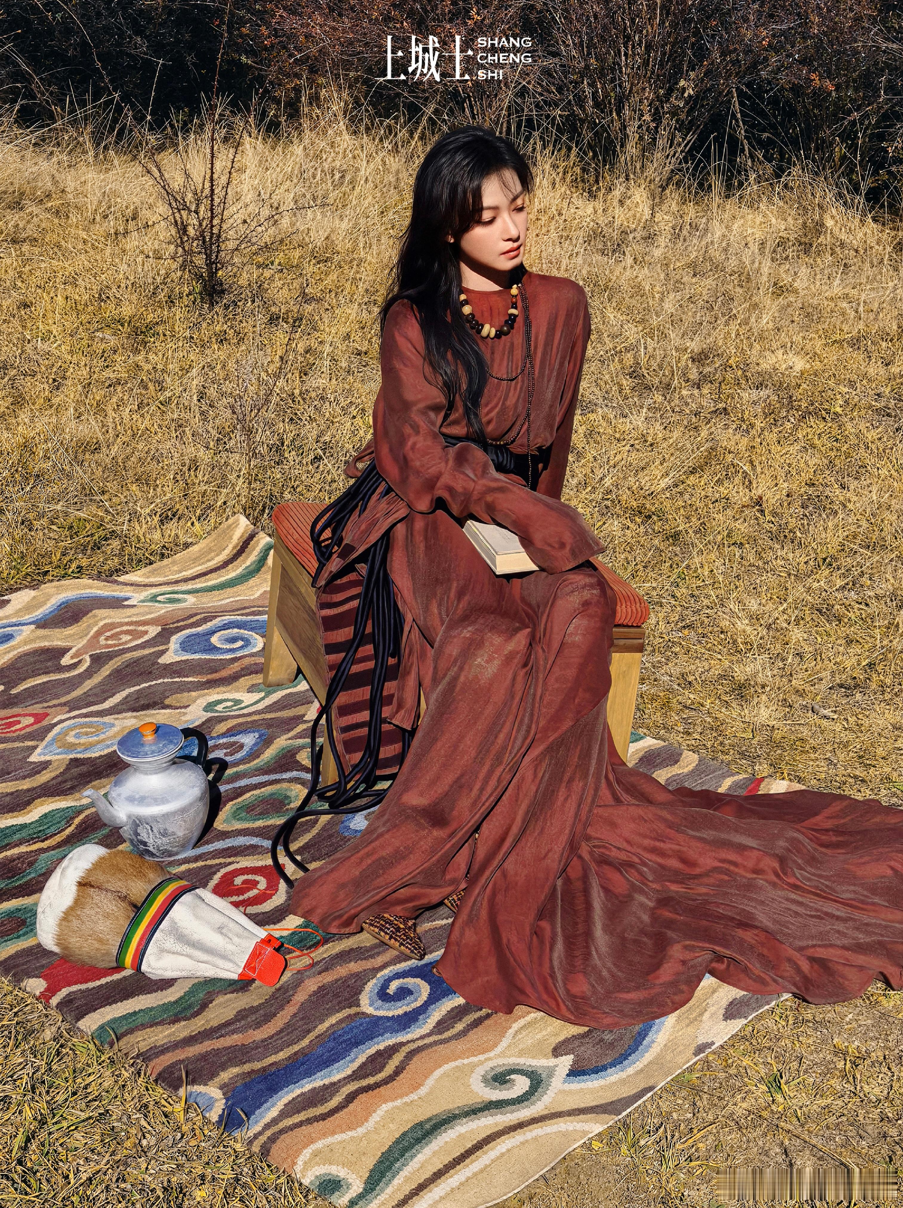 万茜好明媚的一张脸所谓“明媚”，大概就是万茜这样——一张脸写满了晴朗。她的好看