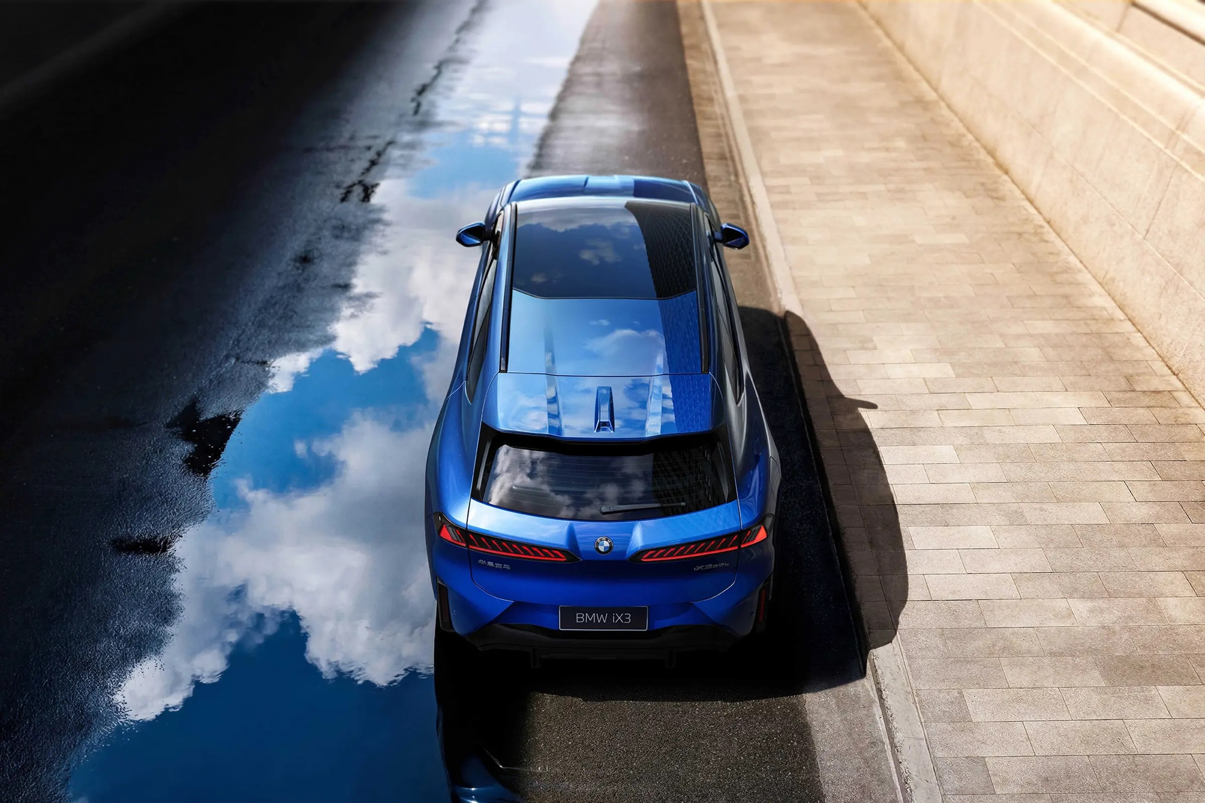 新世代BMWiX3干了一件事，在青海湖完成了805.8公里的续航挑战。这次非常
