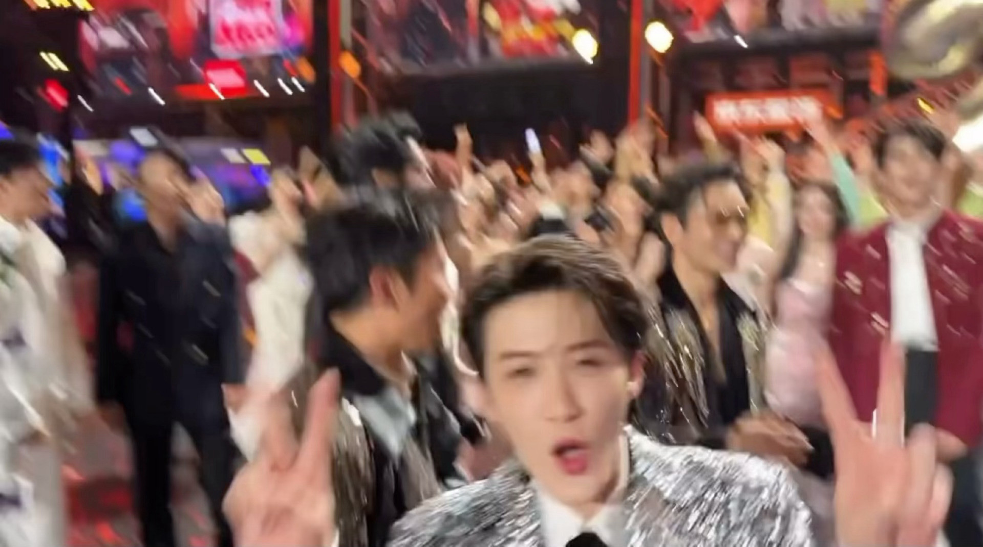 我好像看到一只兔子蹦过去了