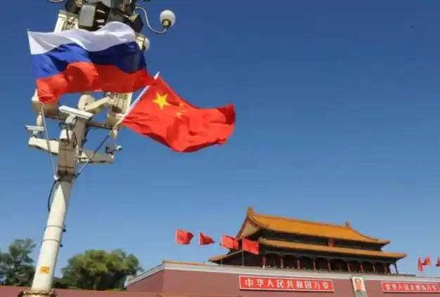 俄罗斯困局：躺在金矿上的懒汉，为何沦为“伪装成国家的加油站”？