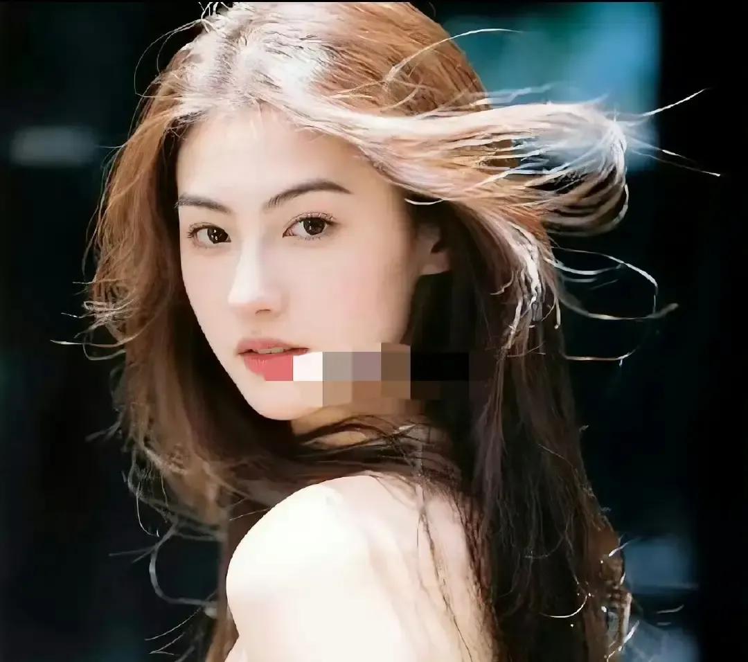 张柏芝被曝遭前经纪人卷款，得自己贴钱补窟窿，热搜挂了一天。港媒说数目不小，她近