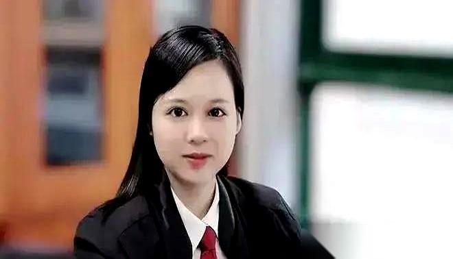 说出来你可能不信，前阵子那个在国外闹得最凶，天天喊着“越制裁我越反华”的深圳前女