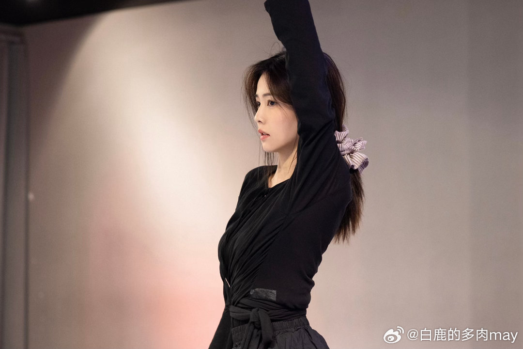 白鹿白鹿十周年演唱会天气刚刚好向全世界安利白鹿不敢想象明天我的巨星登场有多么耀