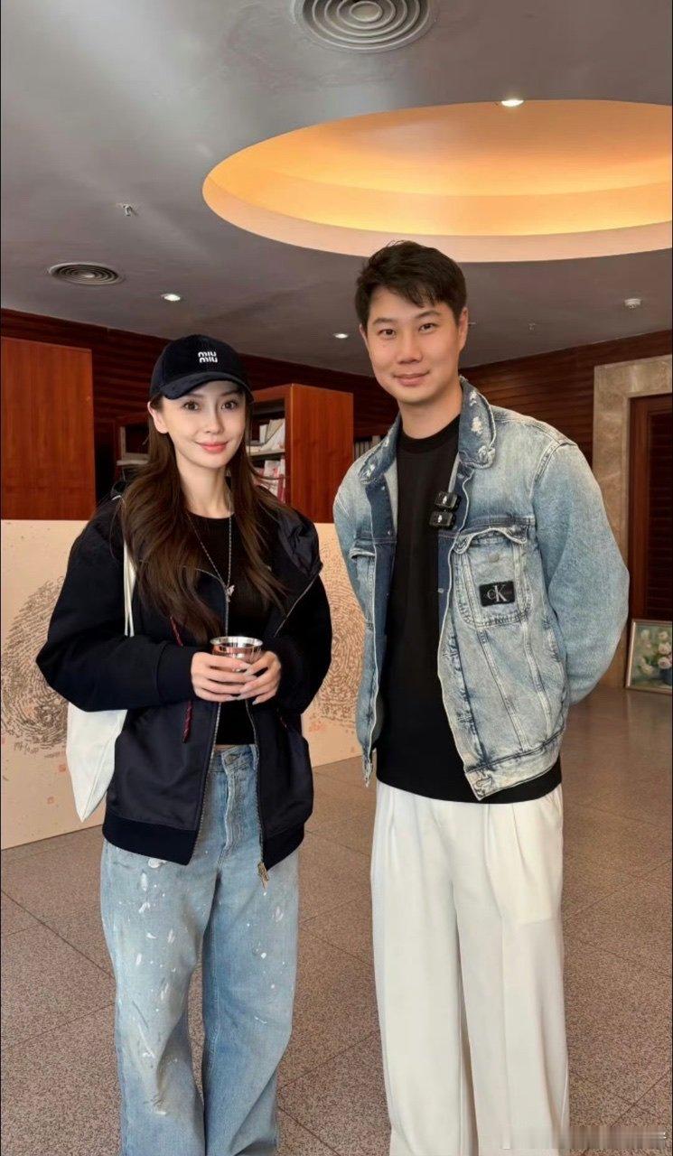 白鹿出席广电艺人培训angelababy白鹿陈飞宇出席广电艺人培训angelab