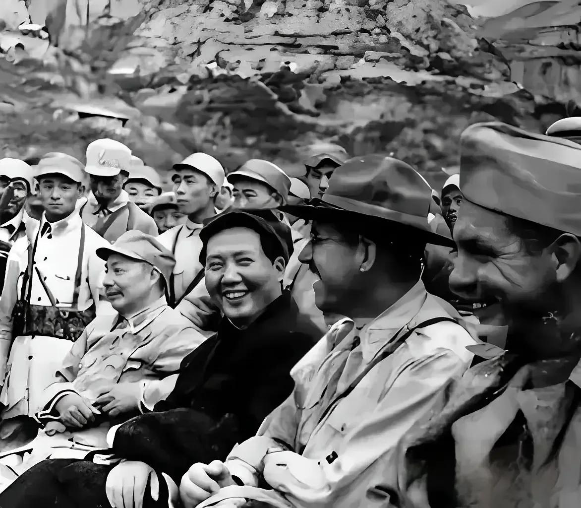 毛主席：“在中国的许多优良条件下，抗战必兴，但如走妥协道路，则灭亡无可避免。”