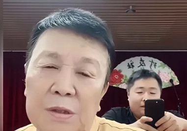 衡小珍（西安珍有社主）由于儿子拜杨老五为师，未能成功拜侯宝林大师成为其徒孙而感到