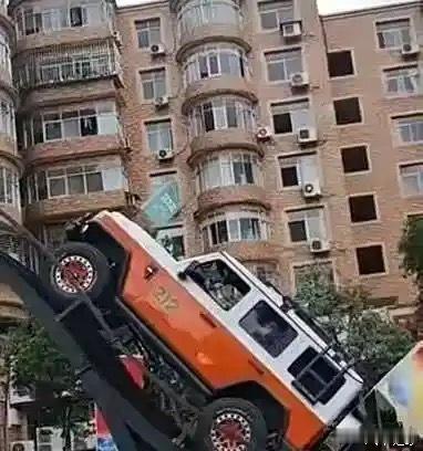 左右观车北汽制造回应212翻车：A柱不存在问题，事故属极端局部冲击。国庆节期间