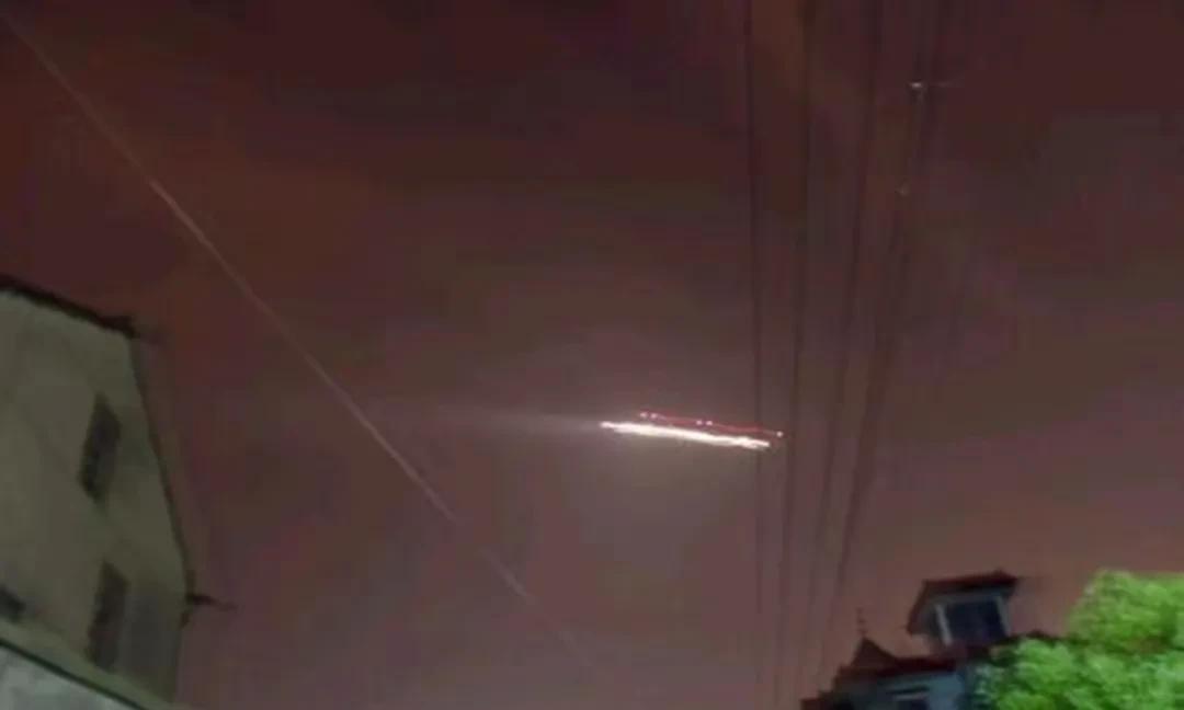 人类有史以来发生了很多不明空中现象，也就是所谓的UFO，很多人把这些现象归结于外