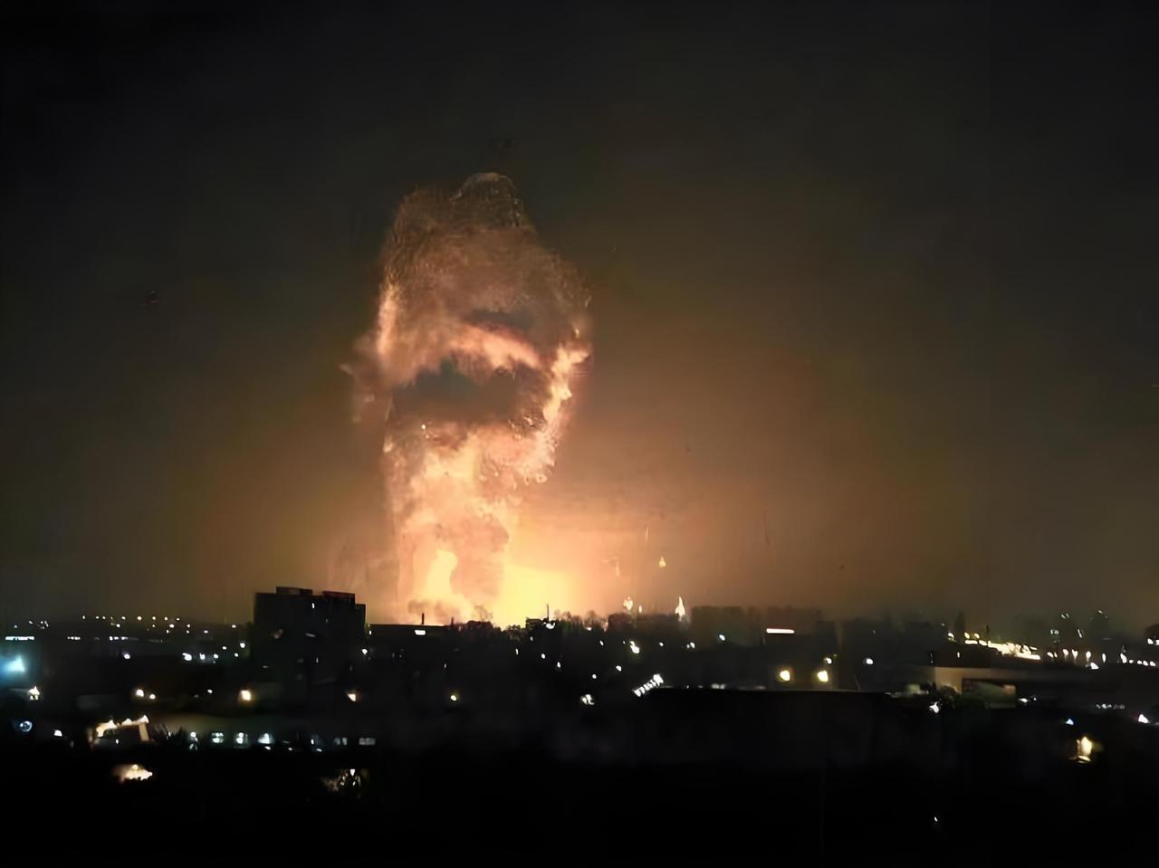 太晚了！现在想买歼-10C？已经来不及了！1月3日凌晨的加拉加斯，正在用火海和废