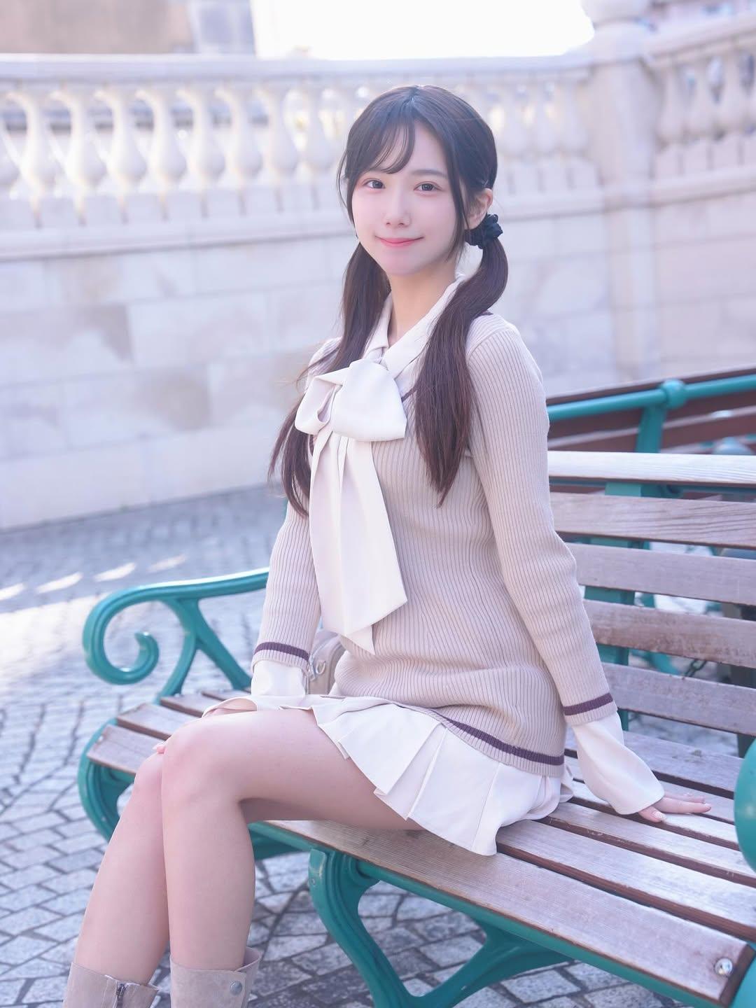 米色针织套装+蝴蝶结，甜度超标！甜妹穿搭＃