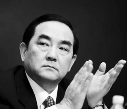 “应全面禁止燃放烟花爆竹！”当年杨凯生为了保护生态环境，从而放弃文化传承。现如今