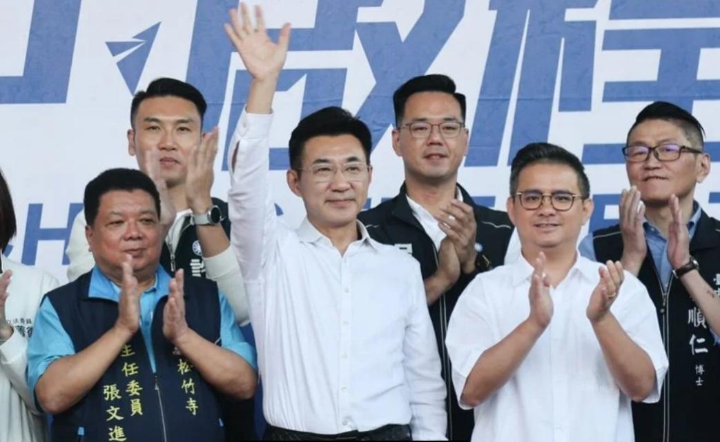 江启臣终于如愿获得了蓝营国民党台中市的候选人提名资格，真的是十年磨一剑，八年之前