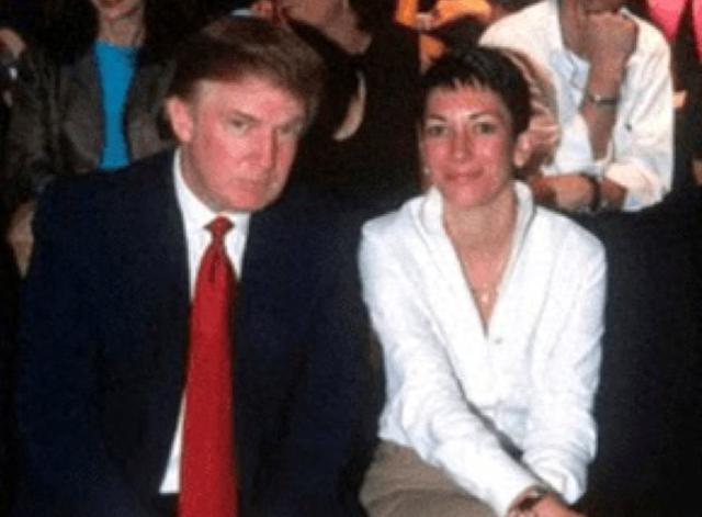 【炸锅！特朗普8次坐爱泼斯坦的飞机，三人同舱背后藏着啥秘密？】刚被公开的飞