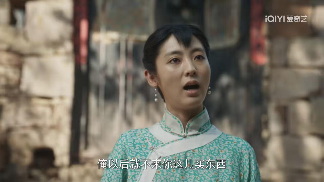 《生万物》中苏苏对亲姐姐绣绣是真好！上一秒，她还和新来村里的女人露露说说笑笑