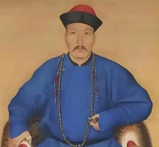 嘉庆十三年五月，京城酷热难耐。一个叫敏学的皇族子弟酒后上街，剃了个头，正往家走。