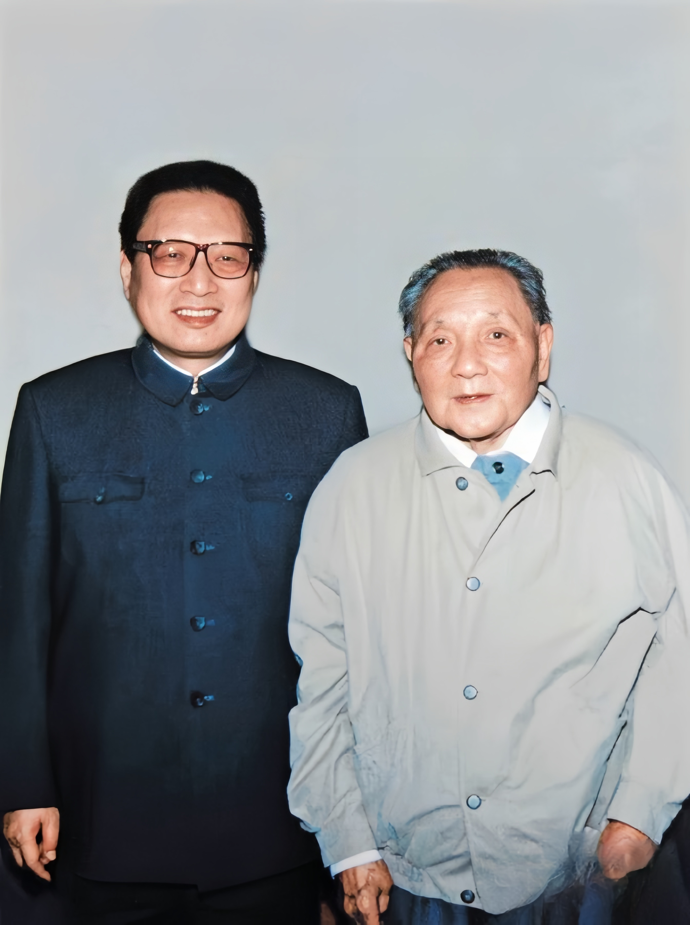 1992年邓小平南巡查，做了一系列重要讲话。时任国家领导人的乔石同志，敏锐地捕捉