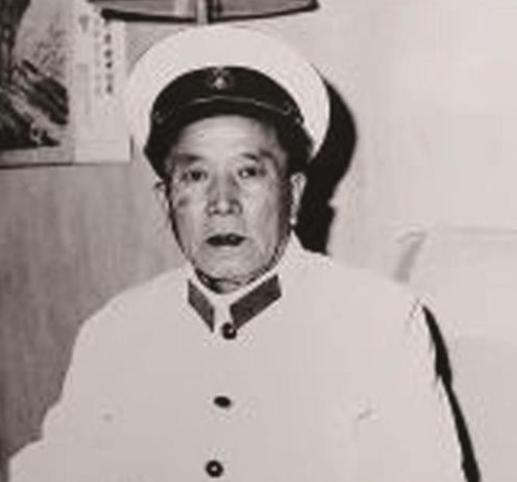 1967年，在昆明开往红河州的火车上，云南省公安厅下放干部曹显政刚刚抽完一支烟，