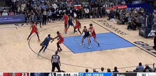 杨瀚森首发酿悲剧！！！杨瀚森出战7分钟一分未得，赔上四次犯规！今天开拓者客场