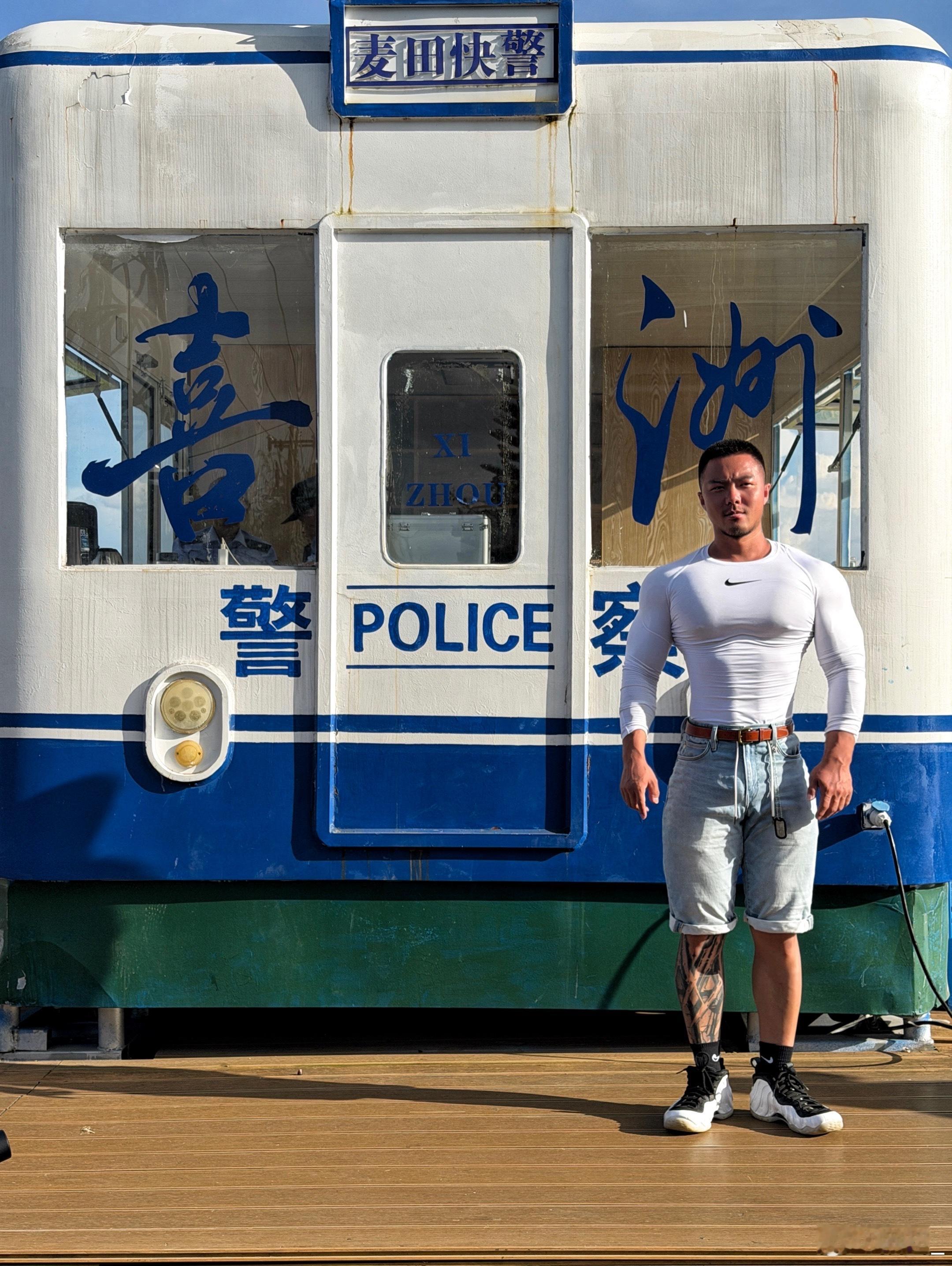 向自己以前敬礼…​​​