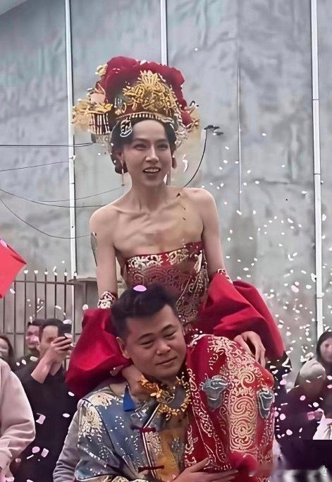 这是我见过最瘦的新娘，没有之一。​​​