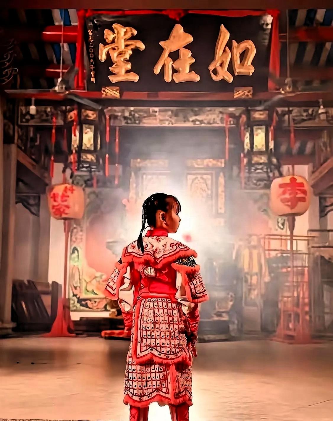 “只要这孩子不出事，整个潮汕商会保她一辈子。全网都在为这个潮汕小女孩点赞，