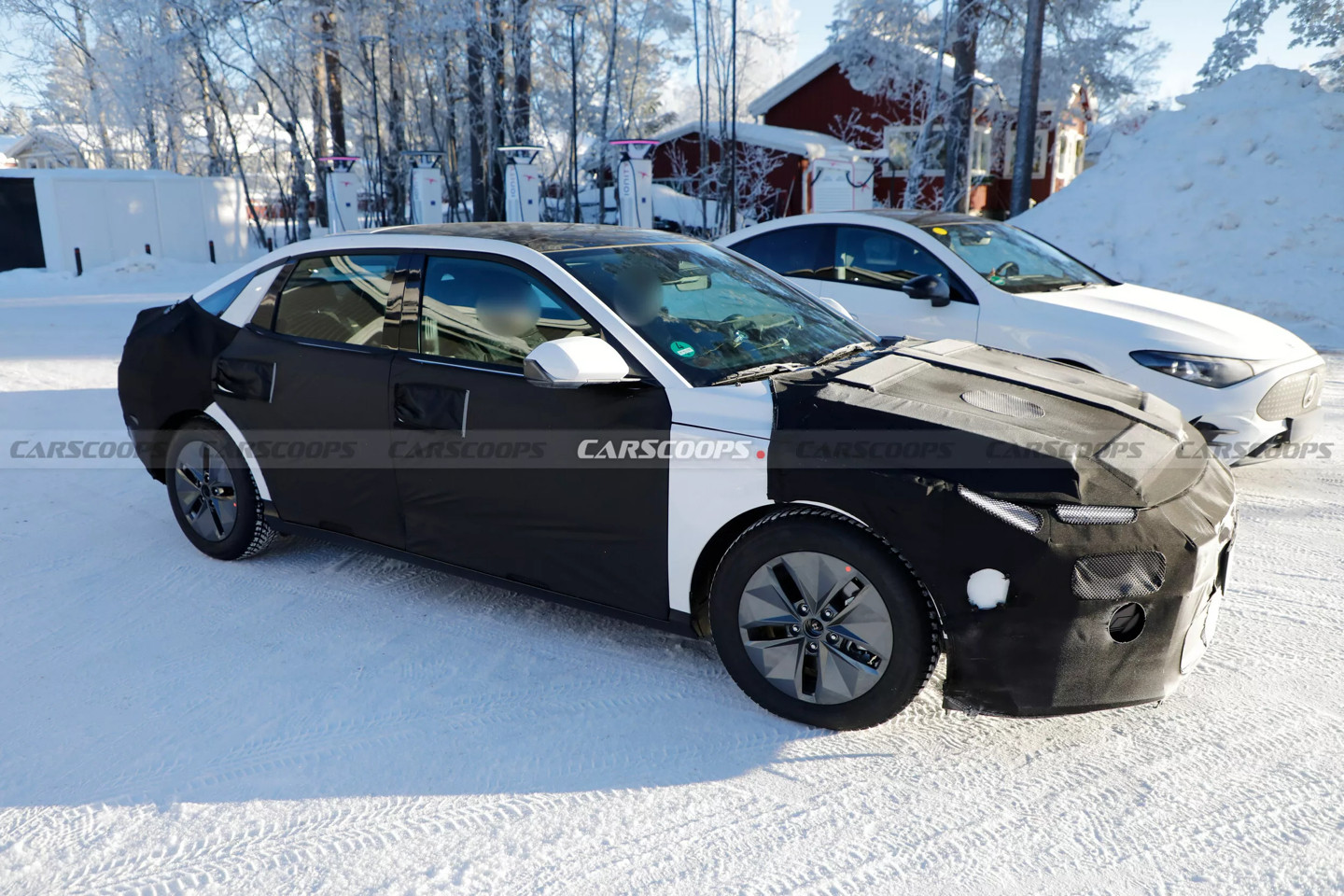 【现代第八代伊兰特谍照曝光：设计脱胎换骨，预计明年见】3月2日消息，现代伊