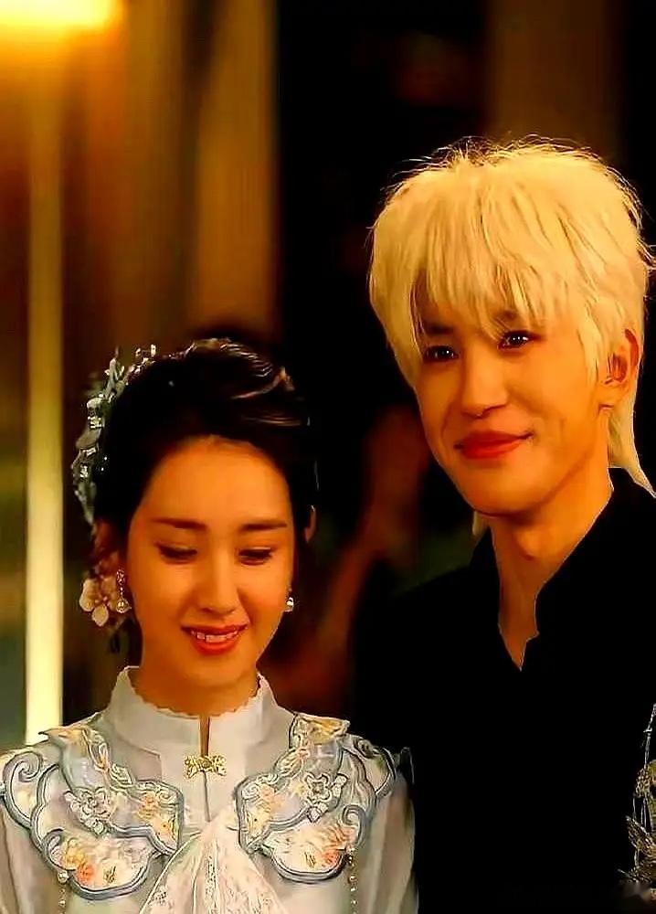 短剧这行当，真不是砸钱捧红一个演员就行了。同一个女演员郭宇欣，这边《渐染》上线5