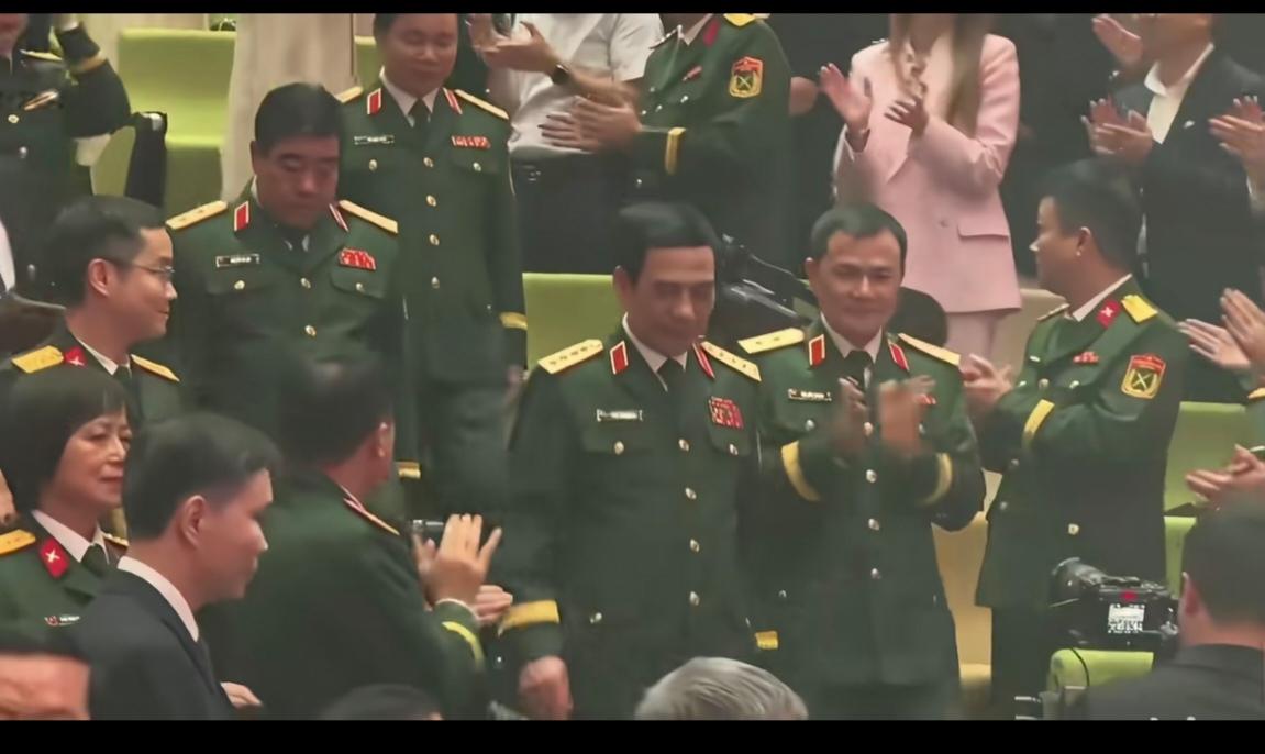 越南军方一号人物潘文江的成长历史潘文江，越南现任副总理兼国防部长、中央军委